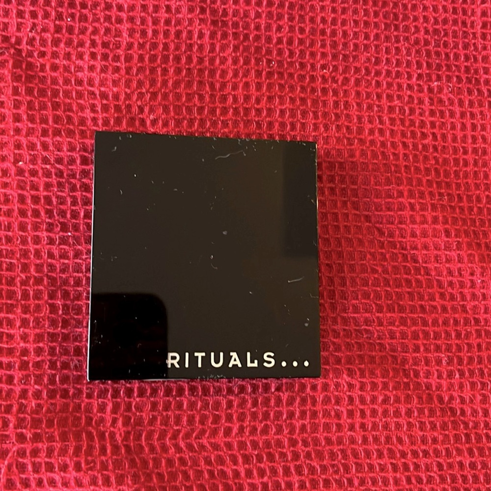Rituals make up. Tan powder